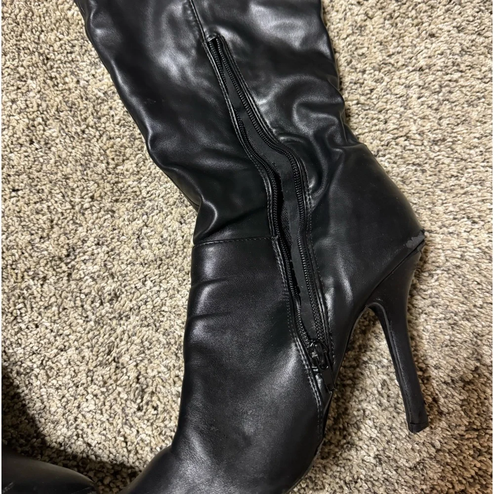 Black thigh high boots - Picture 4 of 5